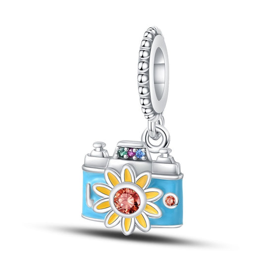 Çiçekli Kamera Sallantılı Charm