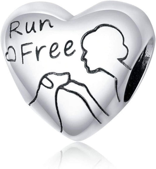 Özgürce Koş Köpek Kalp Charm